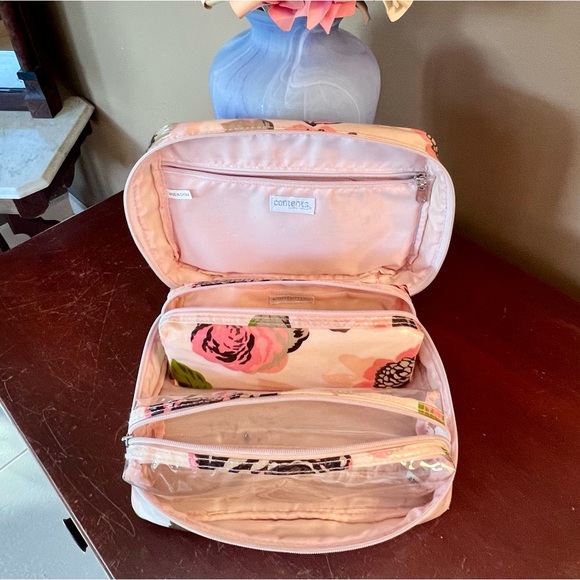 Travel makeup bag with two removable zippered pouches. - Picture 10 of 10